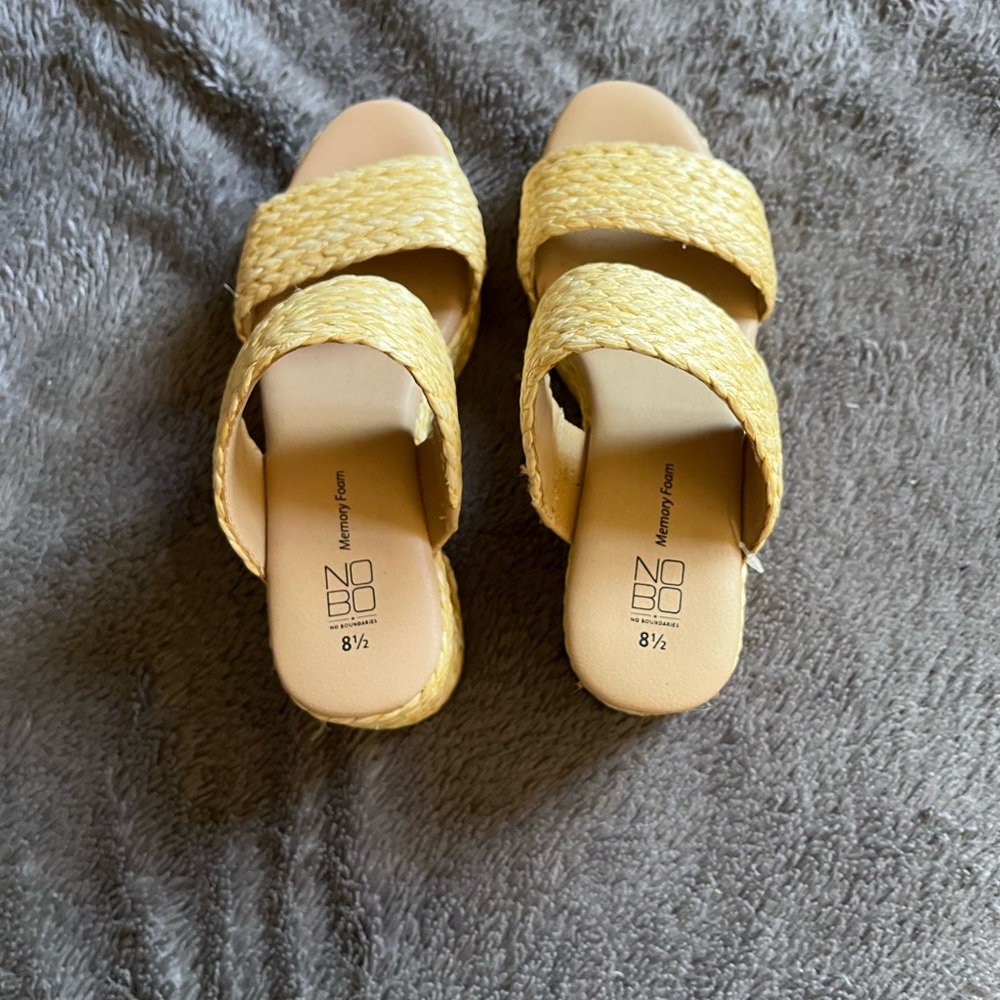 Never worn, No boundaries women’s 8 1/2